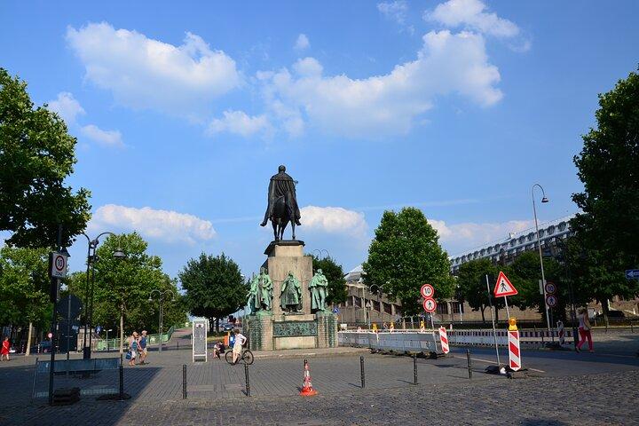 Cologne Heritage Walk: Cathedral, Bridges & Historic Treasures