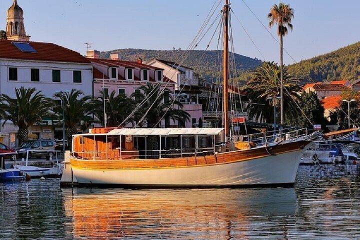 Gastro Cruise | Cruise around Dubrovnik Old Town with Lunch