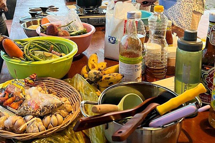 3-Hour Siem Reap Guided Cooking Class and Market with Pick up