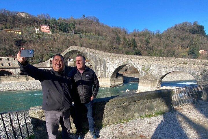 Discover the Valley of Lucca with a private tour by van