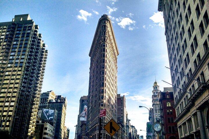 NYC Flatiron Time Travel: Self-Guided History Puzzle Walk