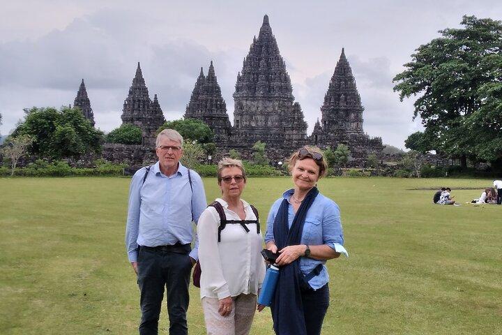 Yogyakarta: Borobudur Sunrise and Prambanan Temple Private Tour