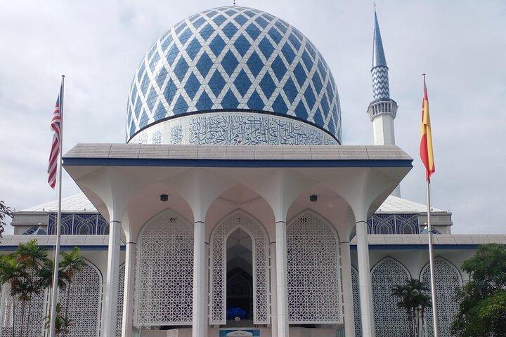 Blue Mosque and Batu Caves Private Tour from Kuala Lumpur