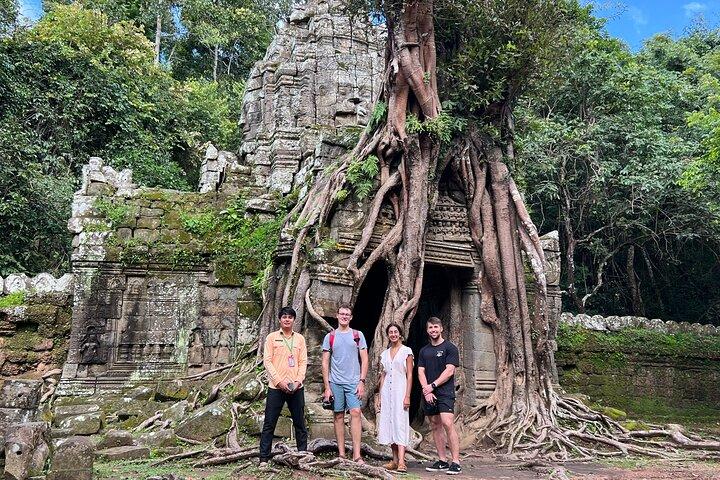 2-Day Angkor Wat Tour with Banteay Srei and Floating Village