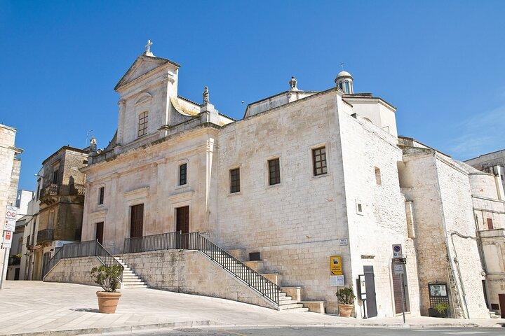 Ostuni, Cisternino Polignano Small Group Guided Tour from Bari