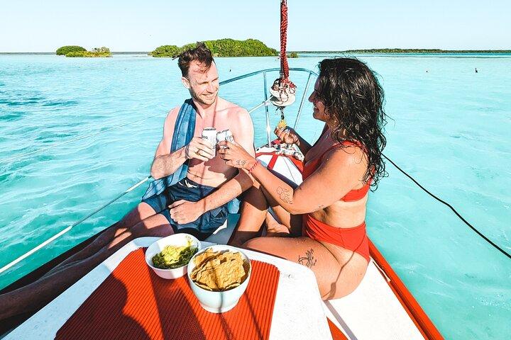 Bacalar: 4hr Private Sailing Tour with Guacamole & Drinks