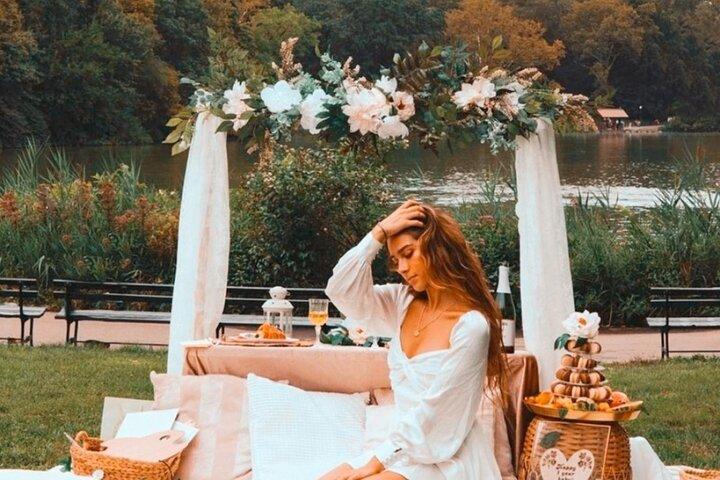 Central Park Luxury Picnic for 5 to 8 Person