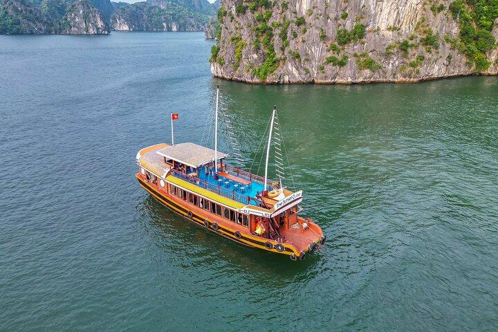 Ha Noi - Cat ba island - Lan Ha Bay - Kayaking 1 Day