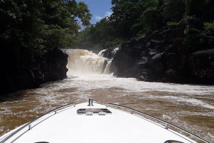 Mauritius : 5 islands Speed Boat Trip with BBQ and drinks