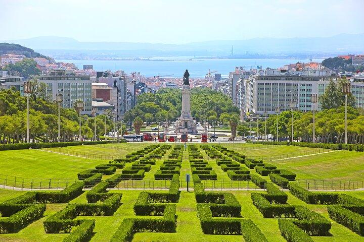 FULL DAY Private Tour of Lisbon's main tourist attractions