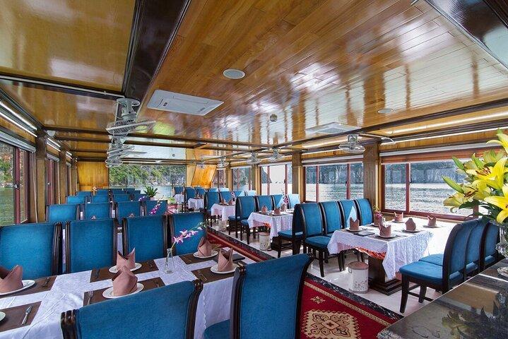 Halong Deluxe Day Tour with Small Group on Boat from Hanoi