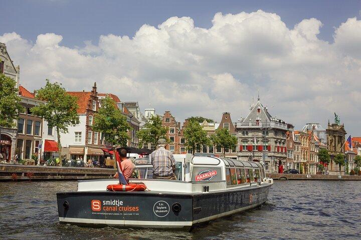 Haarlem: Scenic Canal Cruise through the Old City of Haarlem