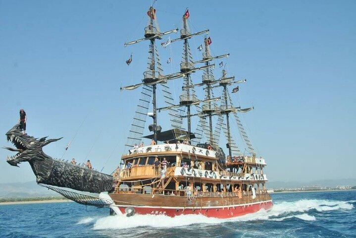 Side: Dolphin Island Boat Tour with Foam Party and Lunch