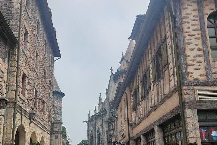 Private Tour to Golden Bridge Ba Na Hills in Da Nang Vietnam