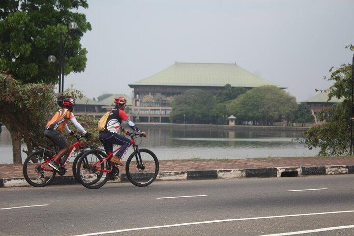 Suburbia cycling adventure surrounding wetlands and temples – Colombo Outskirts