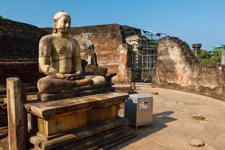Private Polonnaruwa Sightseeing Day Tour from Sigiriya