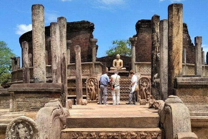 Private Polonnaruwa Sightseeing Day Tour from Sigiriya