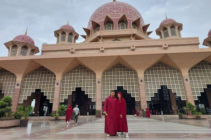 Private Kuala Lumpur City Tour Including Putrajaya & Batu Caves