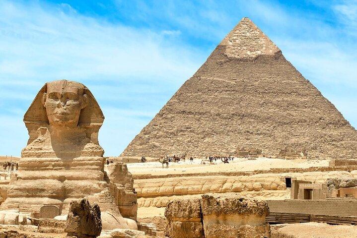 Private Day Tour to Giza Pyramids And Civilization Museum& Bazaar