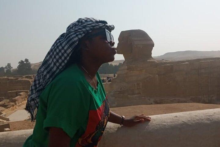 Private Day Tour to Giza Pyramids And Civilization Museum& Bazaar