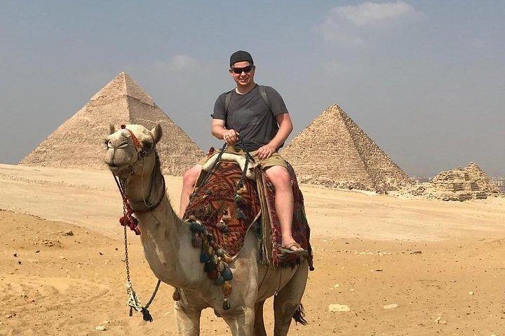 Private Day Tour to Giza Pyramids And Civilization Museum& Bazaar
