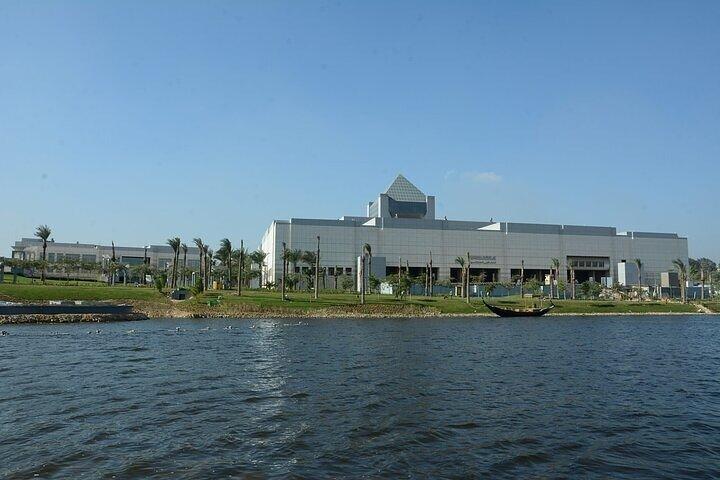 Private Day Tour to Giza Pyramids And Civilization Museum& Bazaar