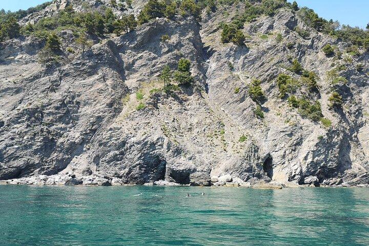 Cinque Terre Gozzo Tour: Sea, Relaxation and Local Flavors