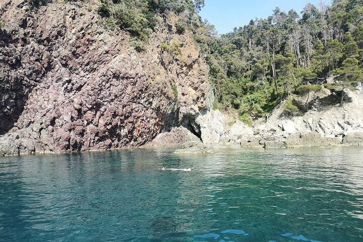 Cinque Terre Gozzo Tour: Sea, Relaxation and Local Flavors