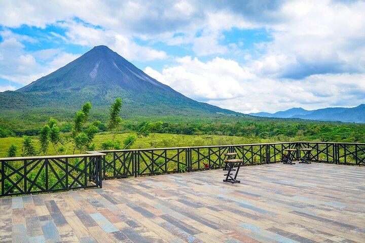 Arenal Volcano & Hot Springs Full-Day Tour from San José
