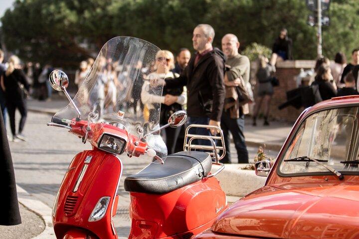 Vespa Tour Guided by Local in Rome