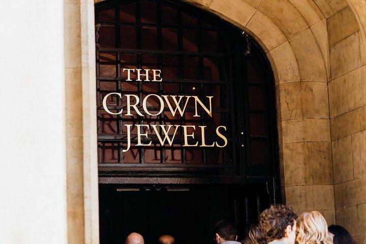 Early Access Tower of London, Crown Jewels & Thames River Cruise