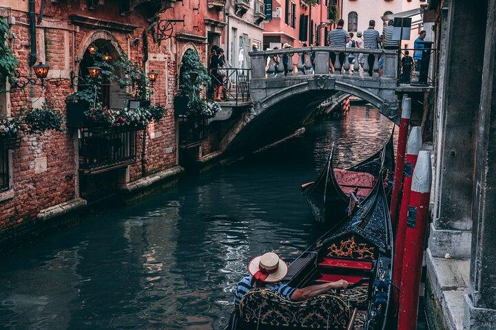 Private Transfer inside Venice from/to airport to/from hotel