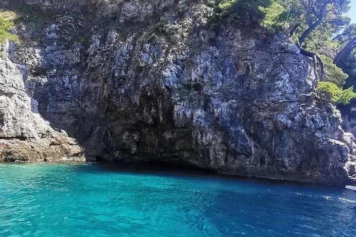 Blue & Green Cave,Sunj beach Small Group Tour with Speedboat