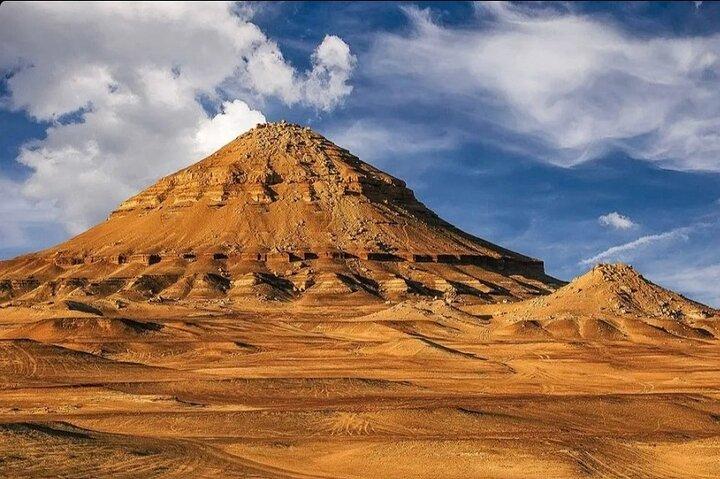 Private Black and White Desert Tour in Bahariya Oasis