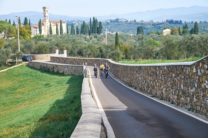 E-bike Chianti Classico & Tuscany tour with Wine & Lunch at Farm