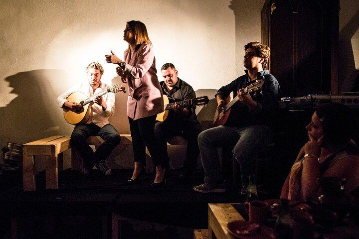 Lisbon Small Group Guided Tour and Fado Show with Dinner and Wine
