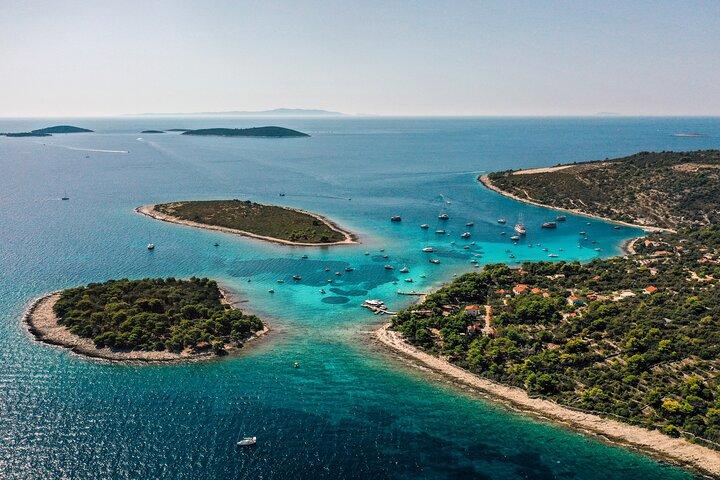 From Split: Small-Group Blue Lagoon and 3 Islands Speedboat Tour