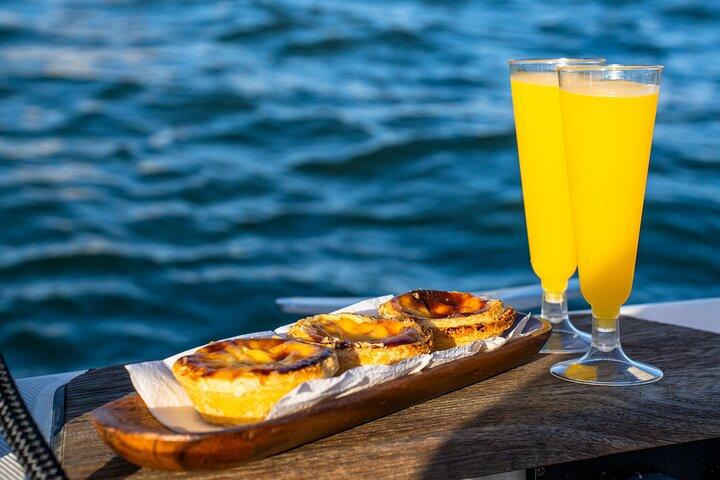 Private sailboat tour in Lisbon