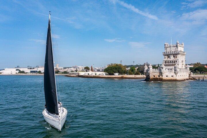 Private sailboat tour in Lisbon