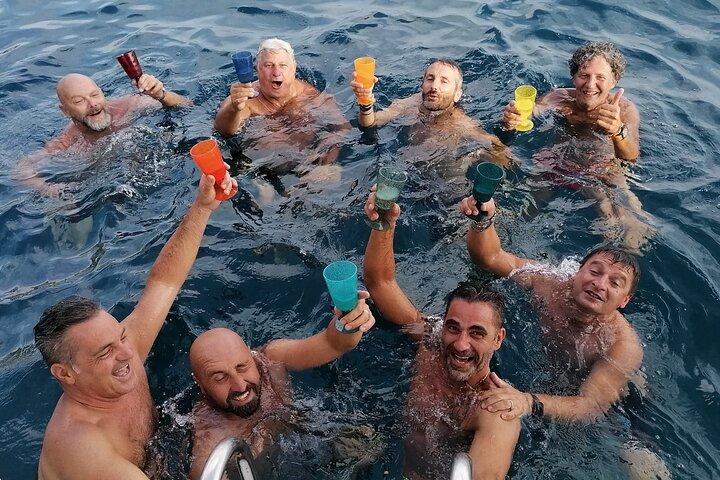 Morning or evening tour with aperitif, lunch or dinner and bathroom breaks