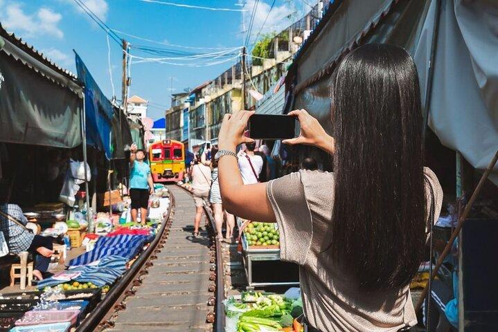 Private Damnoen Saduak and Maeklong Railway Market Tour(min 2pax)