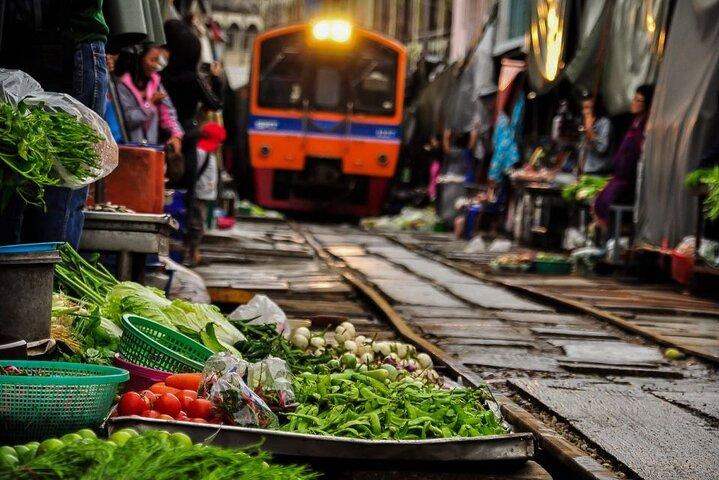 Private Damnoen Saduak and Maeklong Railway Market Tour(min 2pax)