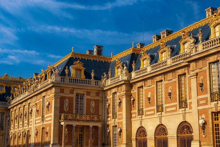 Half Day Night Tour in Paris with Crazy Horse Visit