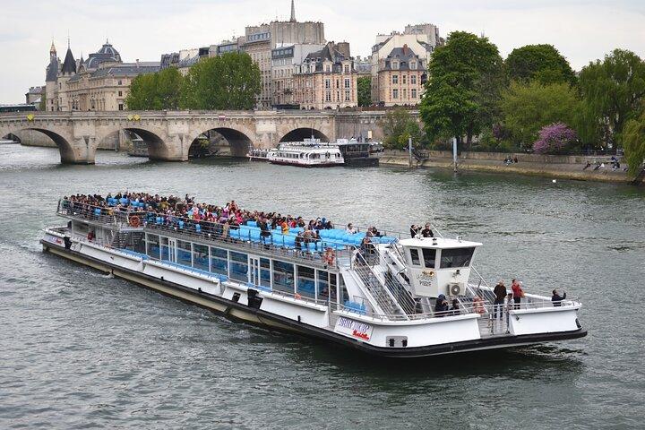 Seine River Cruise with Commentary 1 Hour