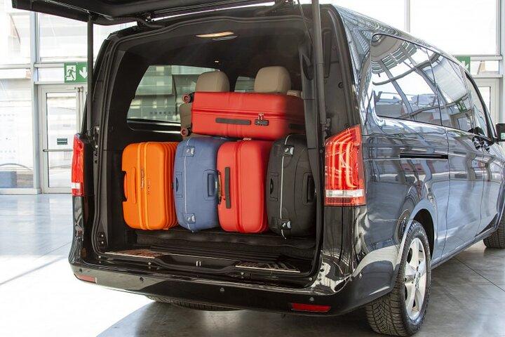 Minivan Transfer from Amsterdam Train Station to Amsterdam City