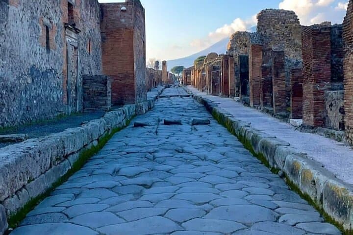 Guided tour of Pompeii