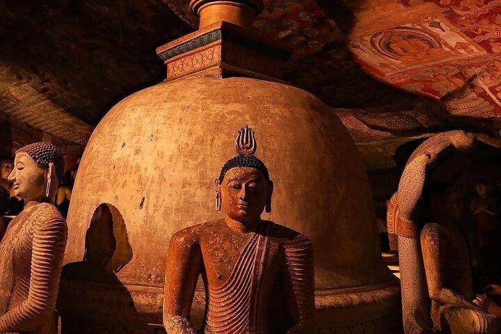 Private Tour-Lion Rock Sigiriya,Dambulla Cave & Lunch In Village