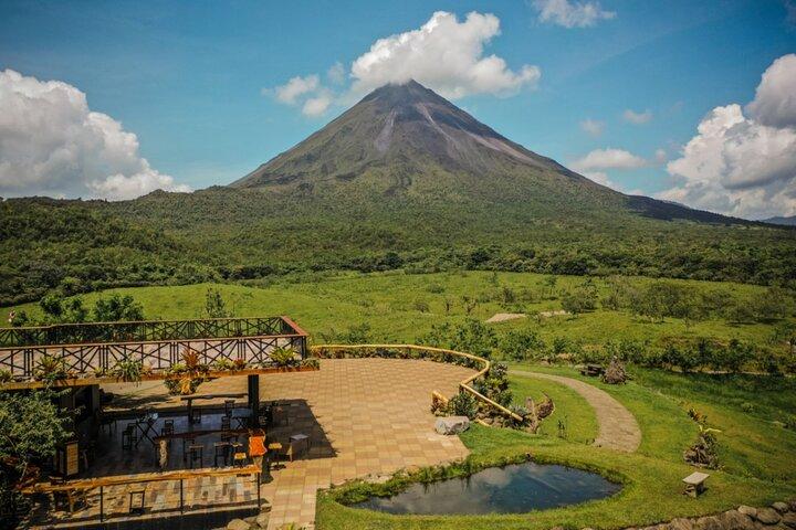 La Fortuna Hot Springs & Costa Rican Artisan Tour with Lunch