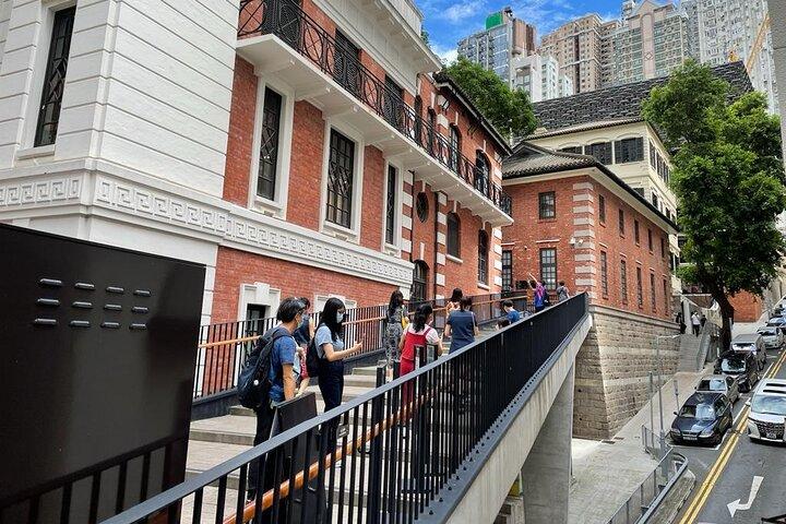 Hong Kong Private Tour: The Peak, Heritage Walk & Dim Sum Lunch