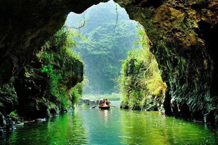 Ninh Binh Full Day Tour Group 8 (Trang An- Bich Dong- Mua cave)
